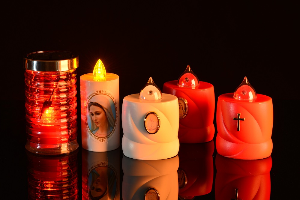Exquizite Velas de la iglesia para el servicio de vigilia con velas devocionales 5 H X 1/2 D 26 velas blancas con los protectores del goteo 