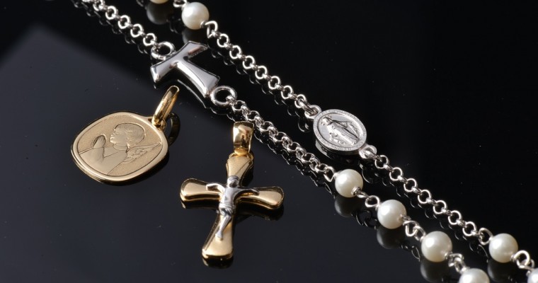 Combinar elegancia y fe: descubriendo las joyas Holyart