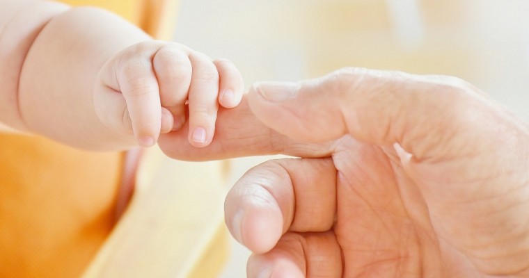 Medalla para cuna de bebés: la alegría de dar la bienvenida a una nueva vida