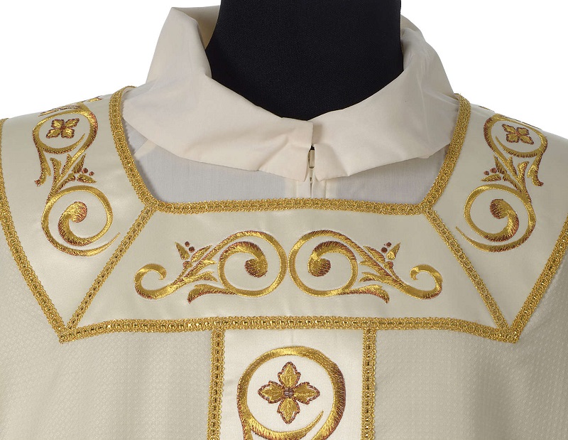 Casulla 100% lana estolón cuello bordado a máquina