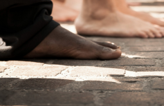 El calzado del clero: pies cómodos en el camino de la fe