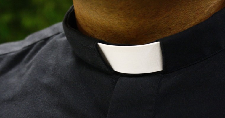 Vestimenta del clero:  la elegancia simple del clergyman