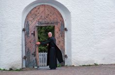 La jerarquia eclesiastica en la Iglesia Catolica