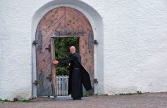 La jerarquía eclesiástica en la Iglesia Católica