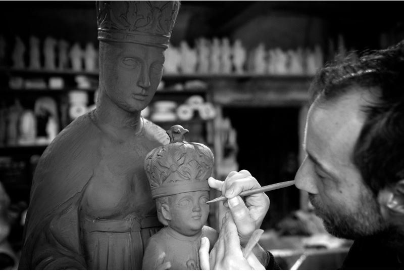 estatuas de yeso hechas a mano