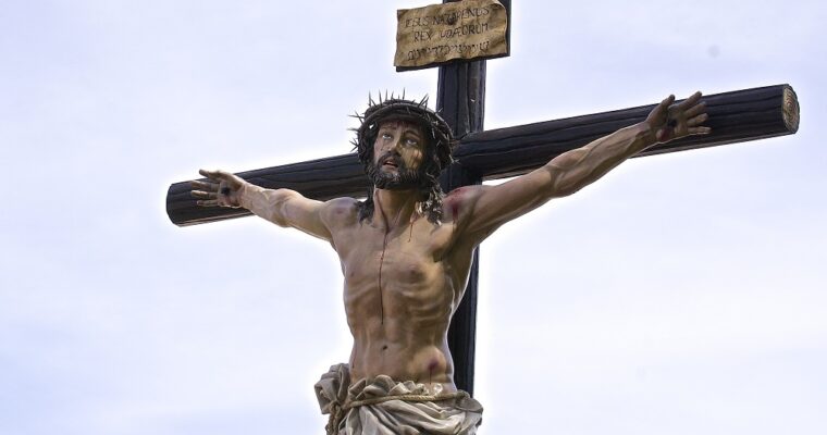 ¿Por qué Jesús en la cruz es un símbolo tan importante para los católicos?