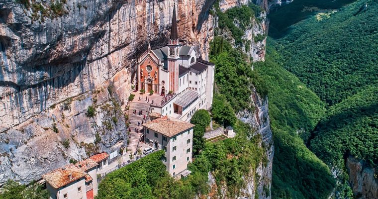 El Santuario de la Virgen de la Corona: un sugerente destino de peregrinación