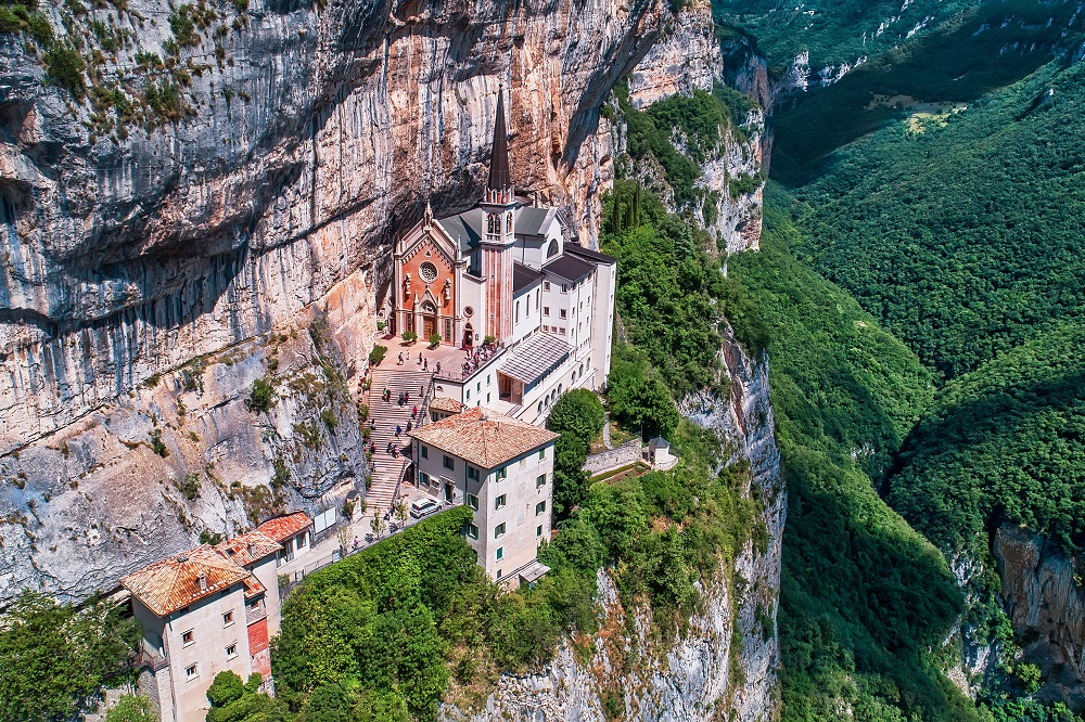 El Santuario de la Virgen de la Corona: un sugerente destino de peregrinación