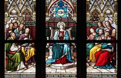Con motivo de Pentecostés reza a María que desata los nudos