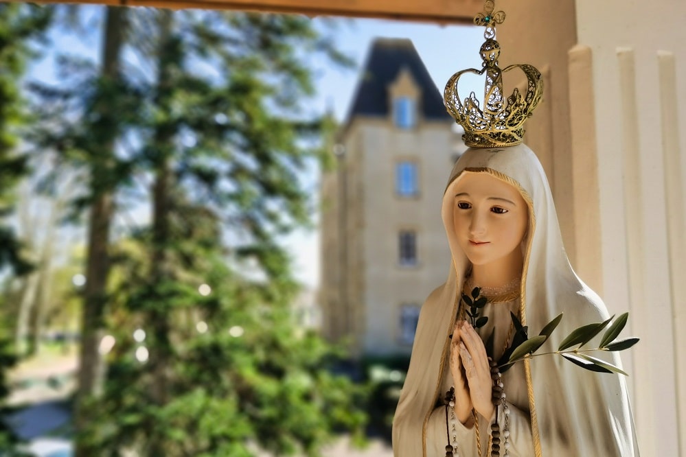 Coronación de la Virgen: Reina del Cielo y de la Tierra