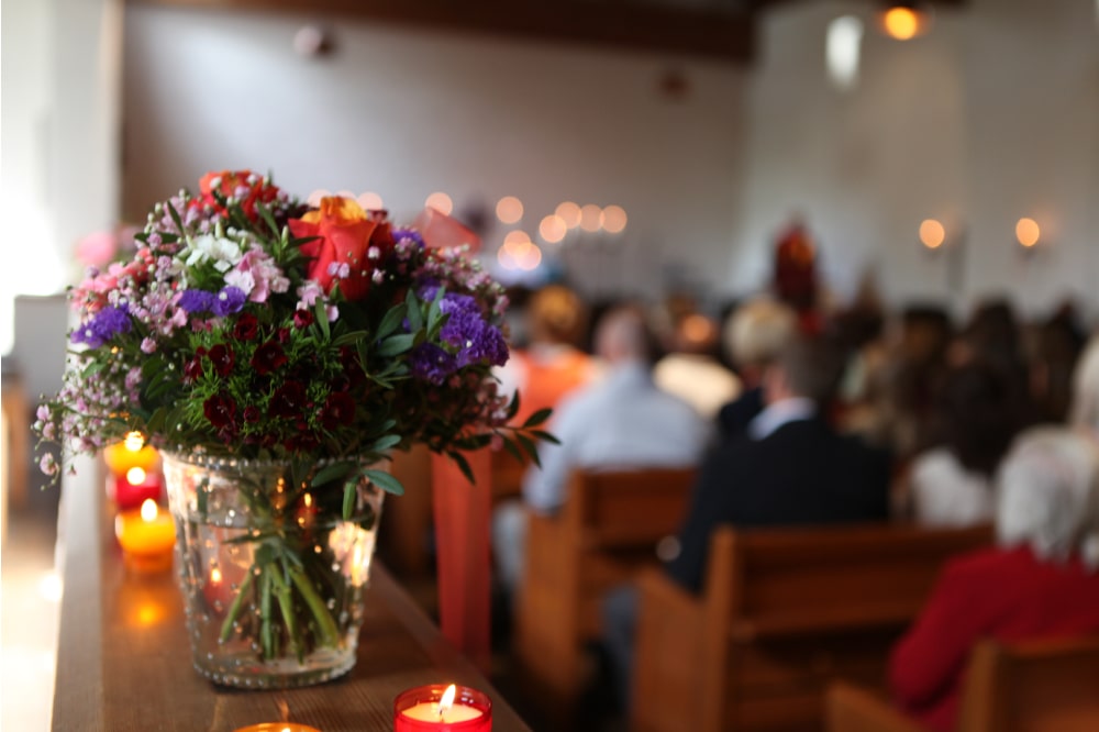 Cómo se realiza un funeral católico