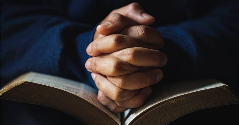 Oración por los enfermos: rezar por un ser querido o por uno mismo