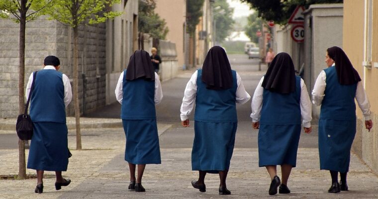 Vestimentas para monjas: para cada orden un color