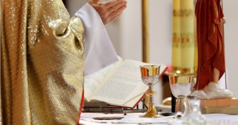Ordenación presbiteral: he aquí cómo se llega a ser sacerdote