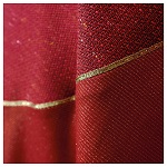 Casulla Experience roja tejidos mixtos líneas doradas Atelier Sirio