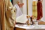 Con la Ordenación Presbiteral, un hombre se convierte en sacerdote a todos los efectos. He aquí cómo tiene