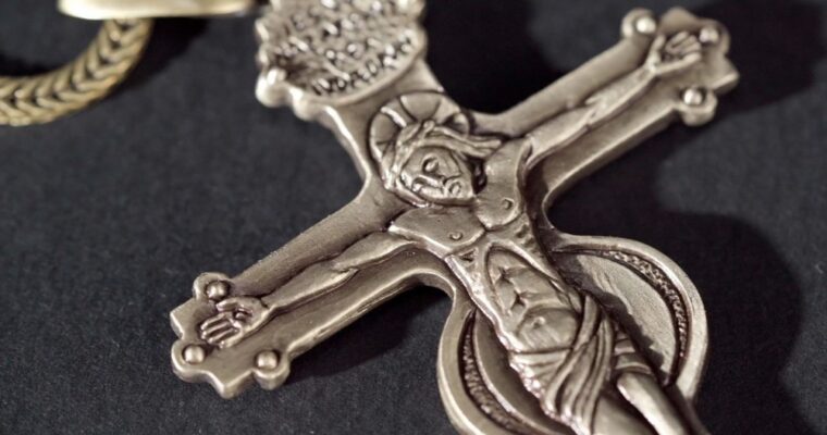 Cruz de la esperanza creada por Stefano Lazzari para el Jubileo 2025