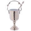Set para bendición con cubo y hisopo en latón plateado martillado.