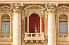 balcón cónclave vaticano