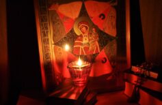 Moisés y la zarza ardiente: la llamada de Dios en el desierto Moisés y la zarza ardiente