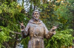 Atributos iconográficos de los santos: cómo reconocerlos de inmediato Atributos iconográficos de los santos